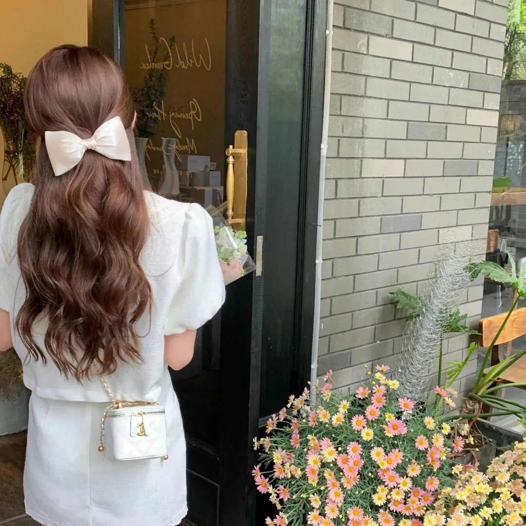 院子里的女人